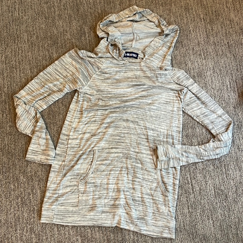 Women’s maternity lightweight sweatshirt size medium